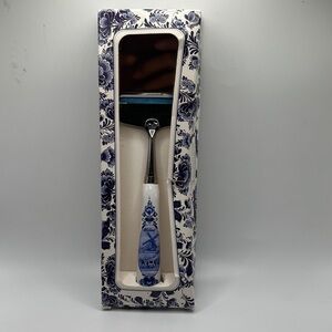Elegant Blue Floral Cheese Slicer
